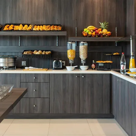 Roi Soleil Prestige - St Quentin Hotel Plaisir