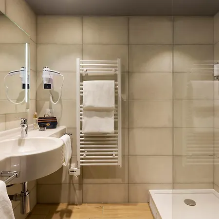 Отель Roi Soleil Prestige - St Quentin Плэзир