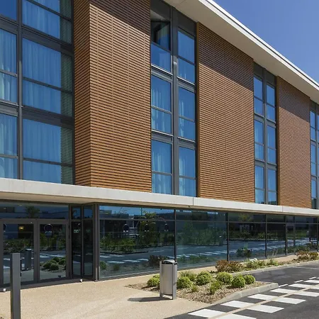 Отель Roi Soleil Prestige - St Quentin